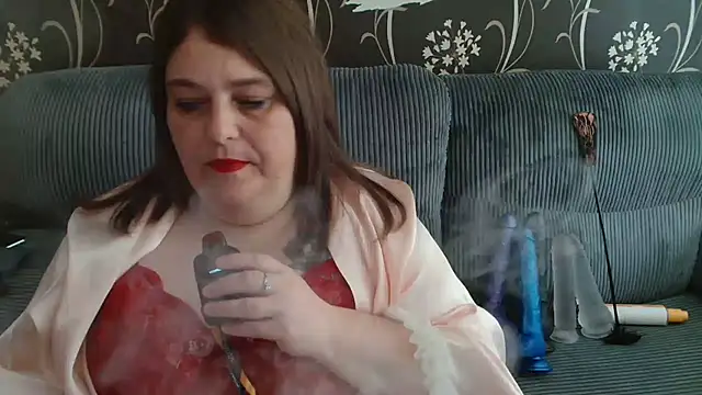 Snapshot of HouseWifeWhore_Milf chatting on 09/19/25, 12:50 HouseWifeWhore Milf online show from 09/19/25, 12:50