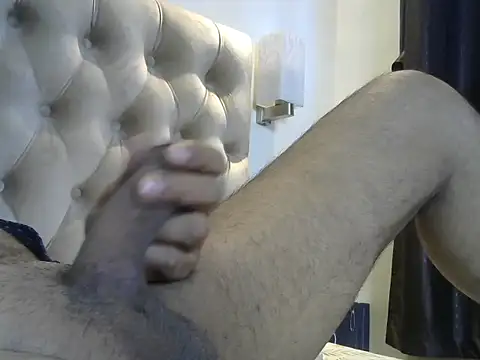 Snapshot of RANIRADHIK chatting on 10/29/25, 07:43 RANIRADHIK online show from 10/29/25, 07:43