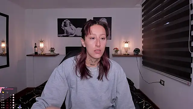 Mariana Joness online show from 10/11/25, 02:11