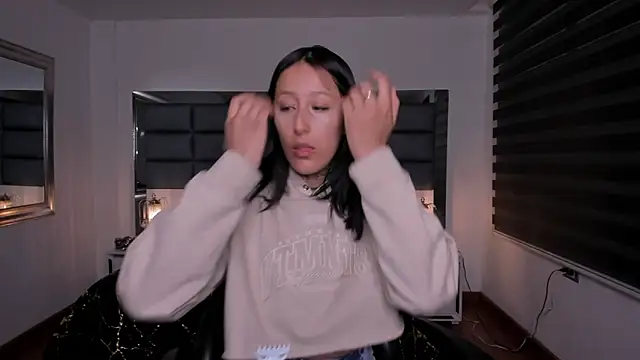 Mariana Joness online show from 11/11/25, 02:11