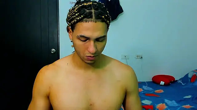 Snapshot of Kris_Khalifa69 chatting on 03/12/25, 12:10 Kris Khalifa69 online show from 03/12/25, 12:10