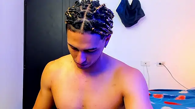 Snapshot of Kris_Khalifa69 chatting on 03/12/25, 02:01 Kris Khalifa69 online show from 03/12/25, 02:01