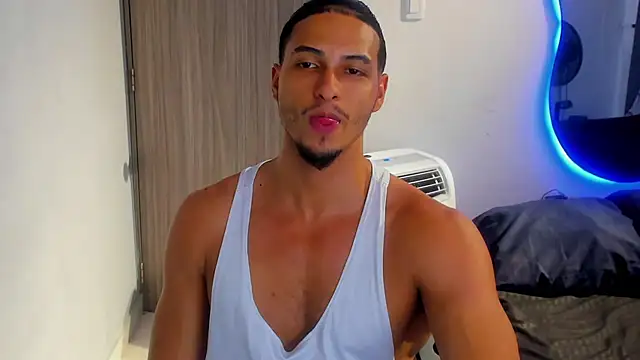 Snapshot of Kris_Khalifa69 chatting on 10/01/25, 03:01 Kris Khalifa69 online show from 10/01/25, 03:01