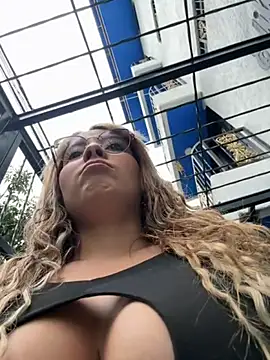 Snapshot of ValeriaHot69 chatting on 11/24/25, 03:12 ValeriaHot69 online show from 11/24/25, 03:12