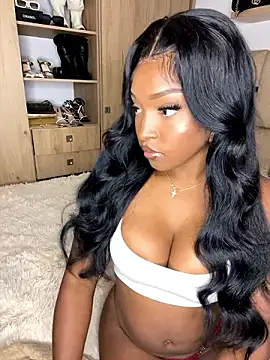 Snapshot of Chloe_Soler chatting on 12/02/24, 10:45 Chloe Soler online show from 12/02/24, 10:45