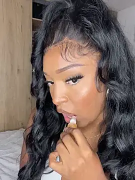 Snapshot of Chloe_Soler chatting on 12/04/24, 07:56 Chloe Soler online show from 12/04/24, 07:56