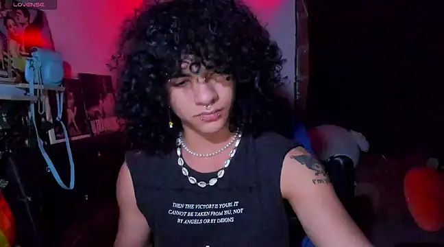 Snapshot of sweetvond_ chatting on 02/11/25, 06:51 sweetvond online show from 02/11/25, 06:51