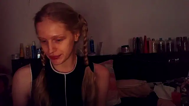 Snapshot of VeronicaJoyful chatting on 01/20/25, 12:25 VeronicaJoyful online show from 01/20/25, 12:25