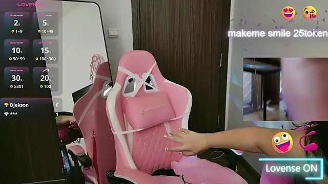 Snapshot of AsianQueens chatting on 10/08/25, 06:11 AsianQueens online show from 10/08/25, 06:11