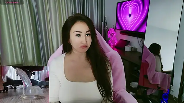 Snapshot of AsianQueens chatting on 10/30/25, 03:19 AsianQueens online show from 10/30/25, 03:19