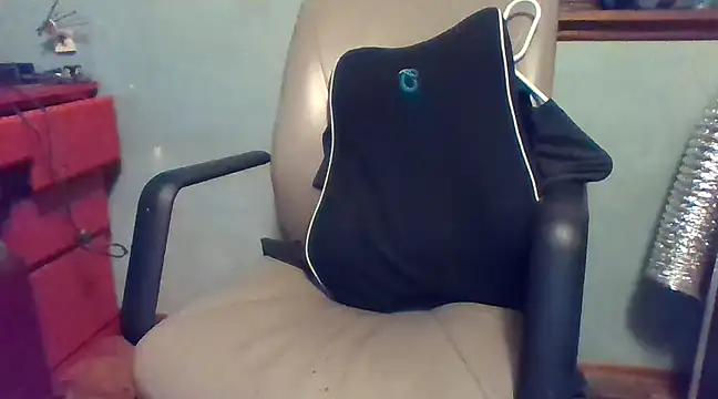 Snapshot of peaches_playz chatting on 02/15/25, 09:37 peaches playz online show from 02/15/25, 09:37