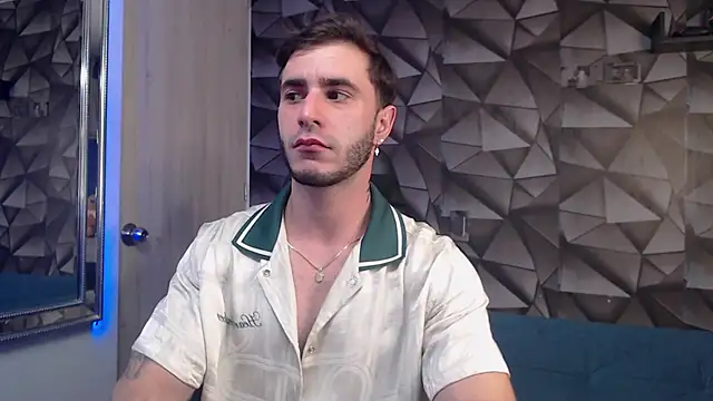 Latino stud4u online show from 11/21/25, 12:43