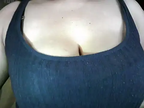 Snapshot of SquirtvirginGirl chatting on 02/15/25, 08:22 SquirtvirginGirl online show from 02/15/25, 08:22