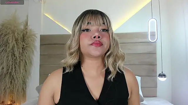 Snapshot of ValerieDiaz_ chatting on 09/09/25, 12:05 ValerieDiaz online show from 09/09/25, 12:05