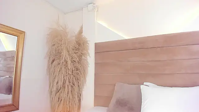 ValerieDiaz  online show from 11/05/25, 12:05