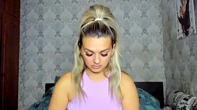 NicoletMoore online show from 10/14/25, 07:36