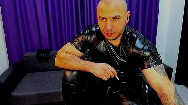 Snapshot of Anthony_Hard chatting on 02/06/25, 12:00 Anthony Hard online show from 02/06/25, 12:00