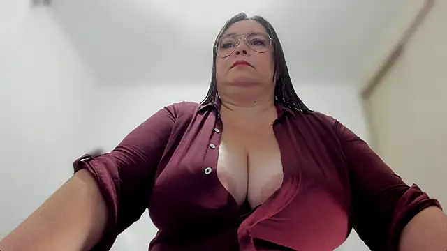 Snapshot of esmeraldamfc chatting on 01/11/25, 12:01 esmeraldamfc online show from 01/11/25, 12:01