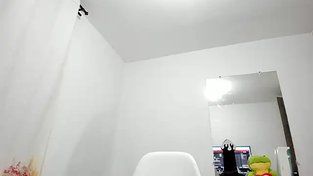 Snapshot of esmeraldamfc chatting on 02/25/25, 12:58 esmeraldamfc online show from 02/25/25, 12:58