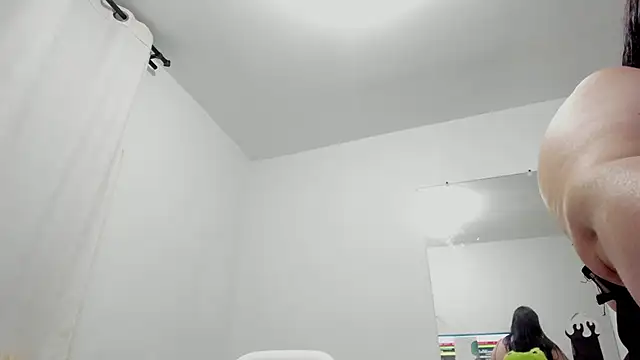 Snapshot of esmeraldamfc chatting on 03/04/25, 12:29 esmeraldamfc online show from 03/04/25, 12:29