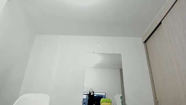 Snapshot of esmeraldamfc chatting on 03/15/25, 09:27 esmeraldamfc online show from 03/15/25, 09:27