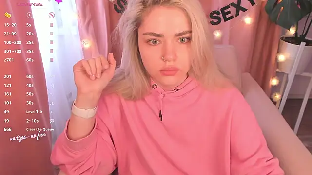 Snapshot of pussy-kattt chatting on 03/21/25, 11:33 pussy-kattt online show from 03/21/25, 11:33