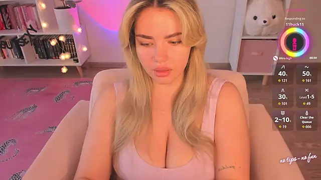 Snapshot of pussy-kattt chatting on 10/01/25, 05:35 pussy-kattt online show from 10/01/25, 05:35