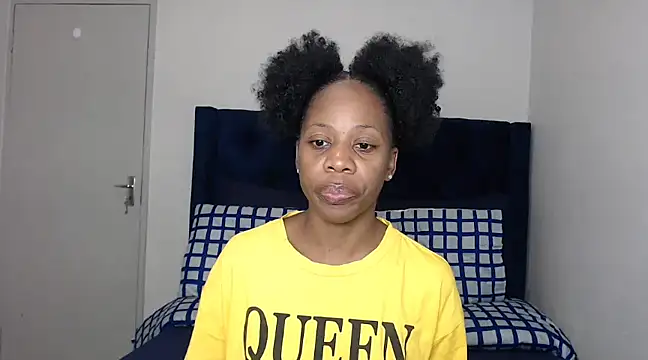 Snapshot of QUEENMANDYY chatting on 03/03/25, 02:15 QUEENMANDYY online show from 03/03/25, 02:15