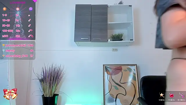 miataylorr1 online show from 12/02/24, 03:47