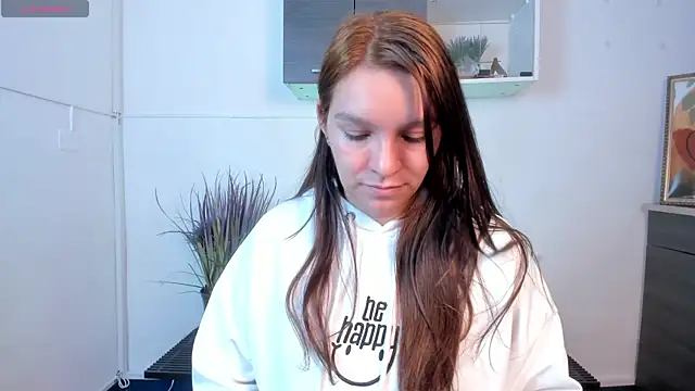 miataylorr1 online show from 12/06/24, 12:27