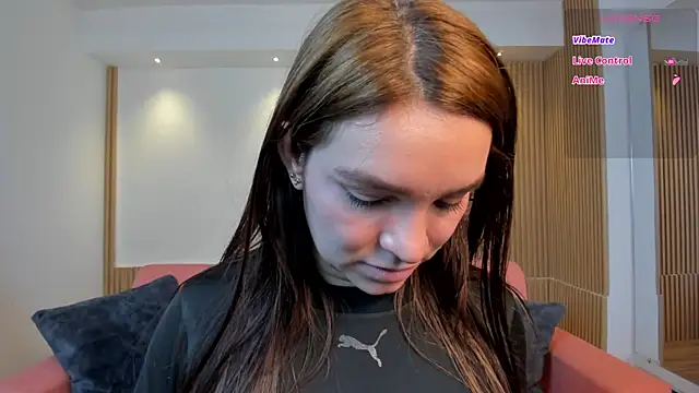 miataylorr1 online show from 12/17/24, 03:06