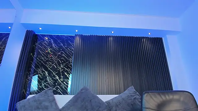 miataylorr1 online show from 01/10/25, 06:17