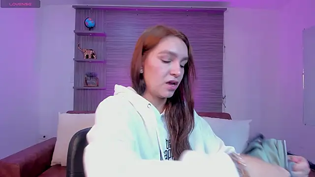 miataylorr1 online show from 01/16/25, 01:04