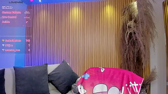 miataylorr1 online show from 02/17/25, 07:10