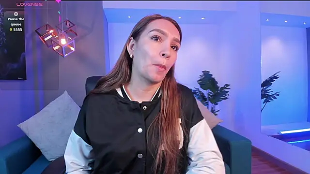 miataylorr1 online show from 09/13/25, 12:16