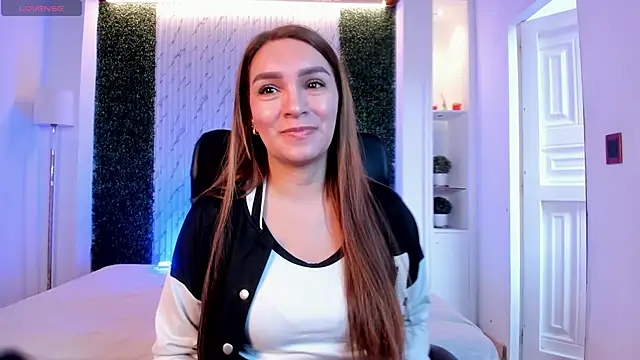 miataylorr1 online show from 10/12/25, 12:04