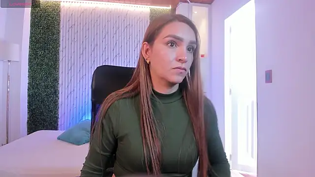 miataylorr1 online show from 10/15/25, 02:06