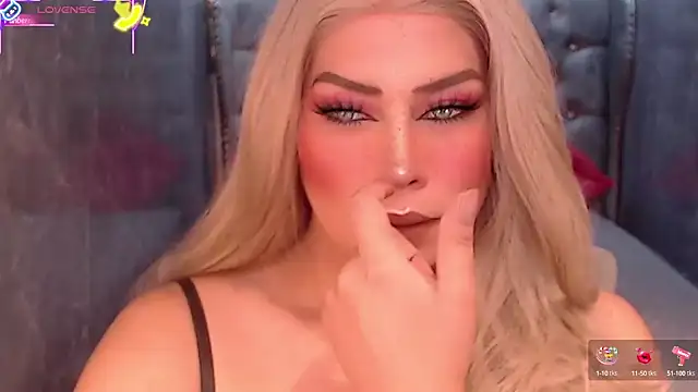 Snapshot of QUEEN_GIAMOORE69 chatting on 09/23/25, 07:28 QUEEN GIAMOORE69 online show from 09/23/25, 07:28