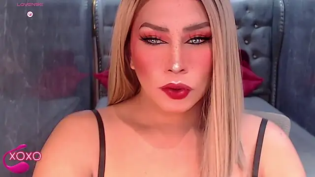 Snapshot of QUEEN_GIAMOORE69 chatting on 09/28/25, 06:57 QUEEN GIAMOORE69 online show from 09/28/25, 06:57