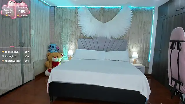 Snapshot of floryn_susana chatting on 01/24/25, 02:39 floryn susana online show from 01/24/25, 02:39