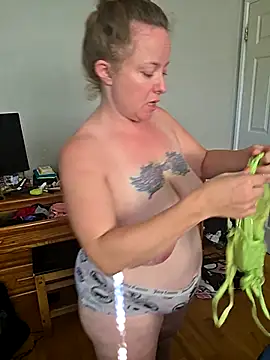 julimonroe online show from 10/08/25, 03:09