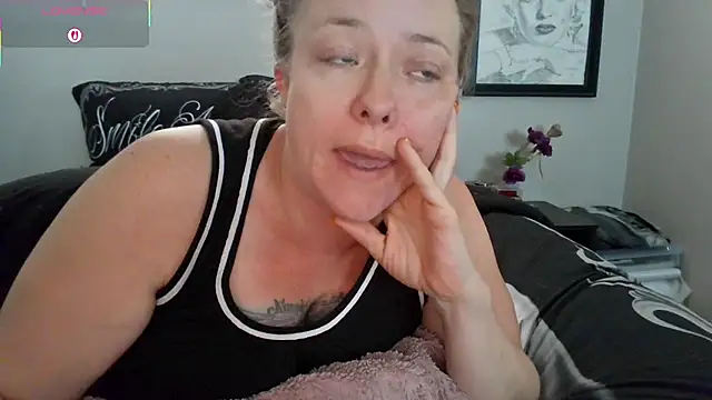 julimonroe online show from 10/26/25, 10:15