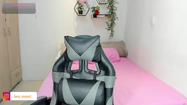 lara rose1 online show from 10/19/25, 07:09