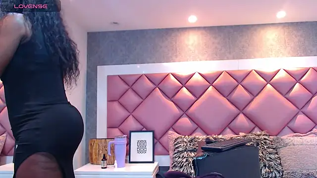 DanielaDuff online show from 11/19/25, 09:26