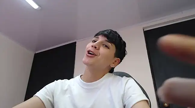 Snapshot of bad_giirl_ chatting on 01/13/25, 06:49 bad giirl online show from 01/13/25, 06:49