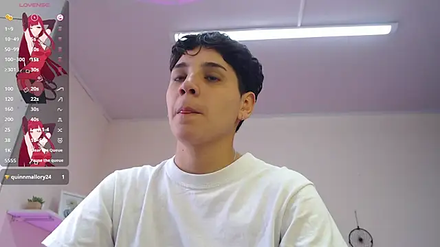 Snapshot of bad_giirl_ chatting on 02/21/25, 07:32 bad giirl online show from 02/21/25, 07:32