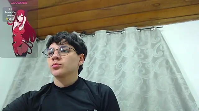 Snapshot of bad_giirl_ chatting on 10/03/25, 04:15 bad giirl online show from 10/03/25, 04:15