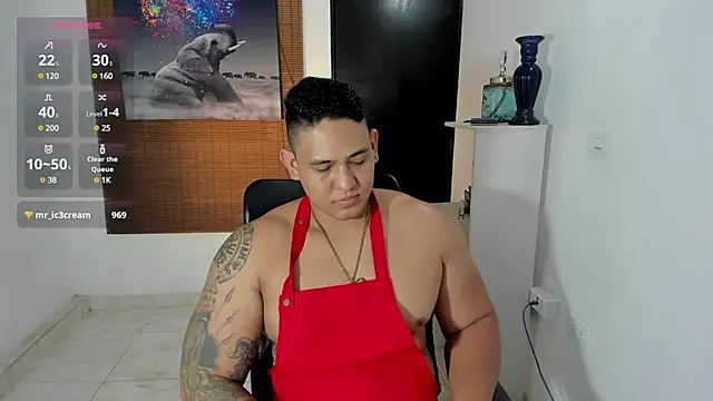 Snapshot of Colton_Massif chatting on 03/12/25, 06:18 Colton Massif online show from 03/12/25, 06:18