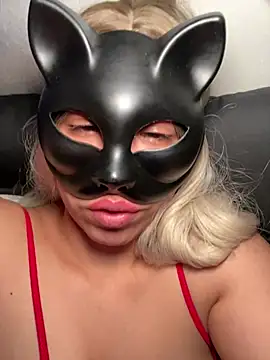 Snapshot of nenalayla chatting on 02/23/25, 01:10 nenalayla online show from 02/23/25, 01:10