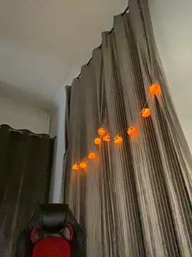 Snapshot of nenalayla chatting on 10/02/25, 01:29 nenalayla online show from 10/02/25, 01:29